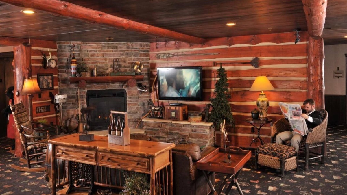 St. Joseph Hotel | Theme Suite Whirlpool, Stoney Creek, Living Room and Hot Tub | 2 Units