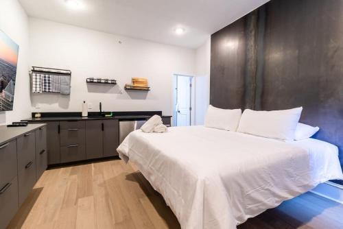 Gayborhood Apartment | Thena Hotel- Lux Studio