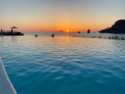 Vulcanello Hotel | Therasia Resort Sea and SPA - The Leading Hotels of the World
