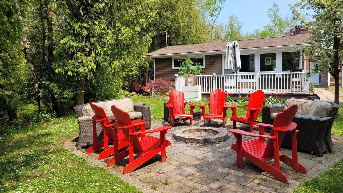 Point Clark Cottage | There's no place like the cottage! Beautiful cozy cottage, minutes from beach