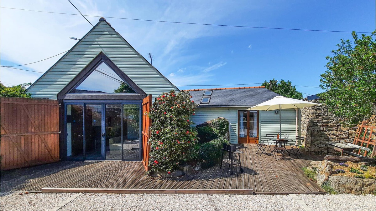 Crossac House | These two nicely furnished vacation domiciles (the two-bedroom FBL041 and the three-bedroom FBL042)