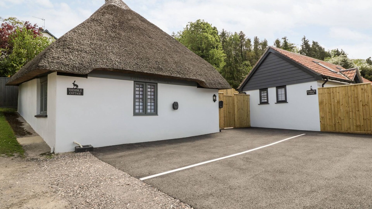 Winterborne Stickland Cottage | THIMBLE COTTAGE, pet friendly, with a garden in Blandford Forum