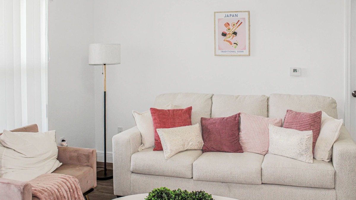 Kissimmee Apartment | Think Pink in Kissimmee - Gorgeous 2BD with free WIFI, free parking and more!!