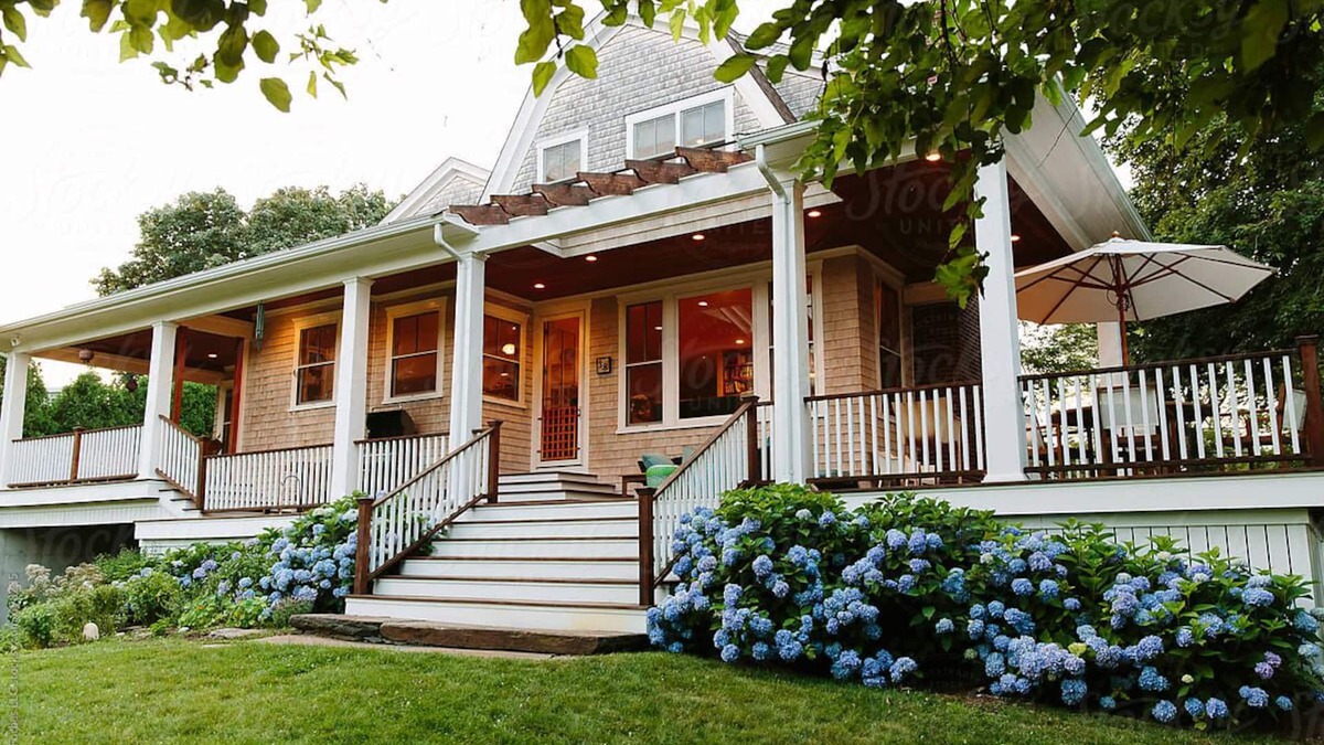 Greenbush House | Third Cliff Scituate.Easy walk to Downtown and Peggoty and SPIT beaches