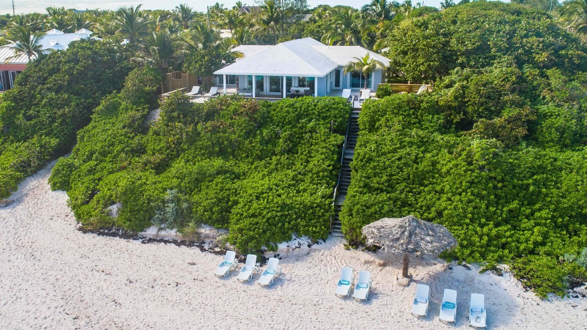 Dunmore Town House | Third Reef - A Beautiful Oceanfront House on the Pink Sands of Harbour Island