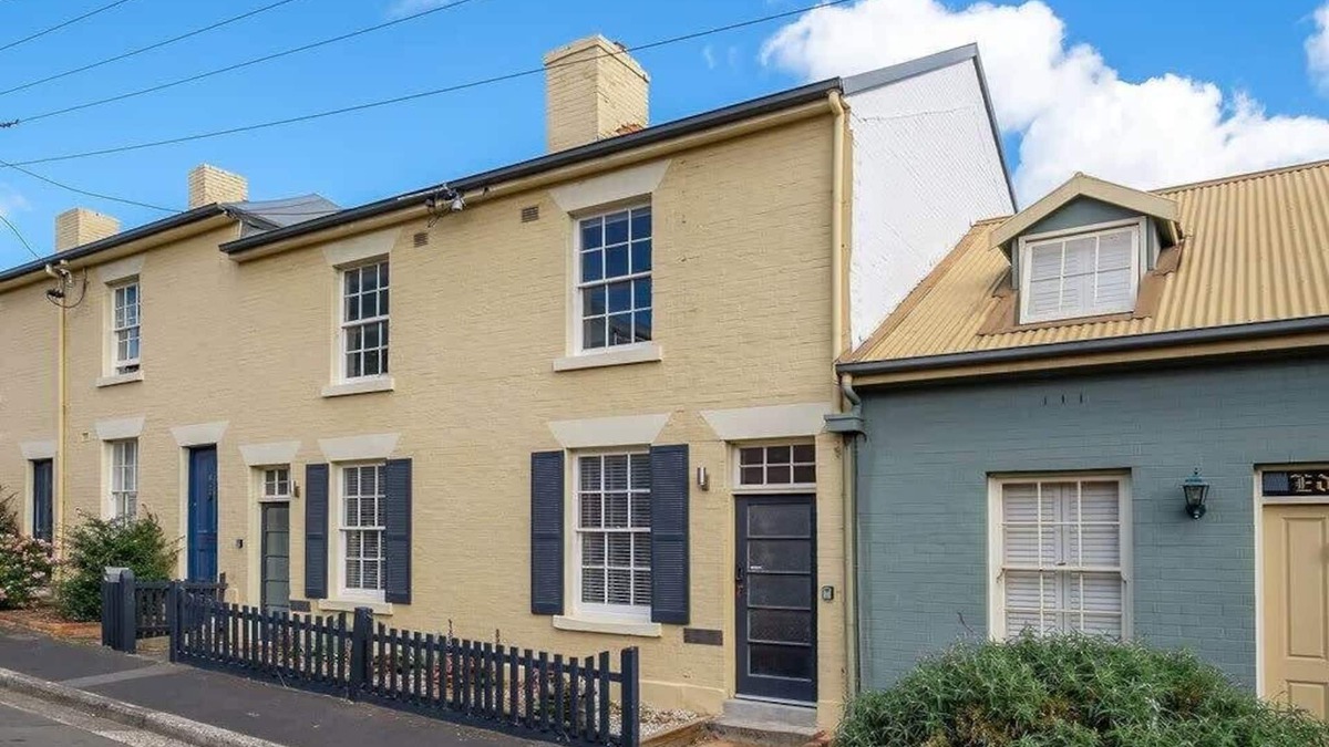 Battery Point House | 'Thirteen' - Heritage Terrace in Battery Point