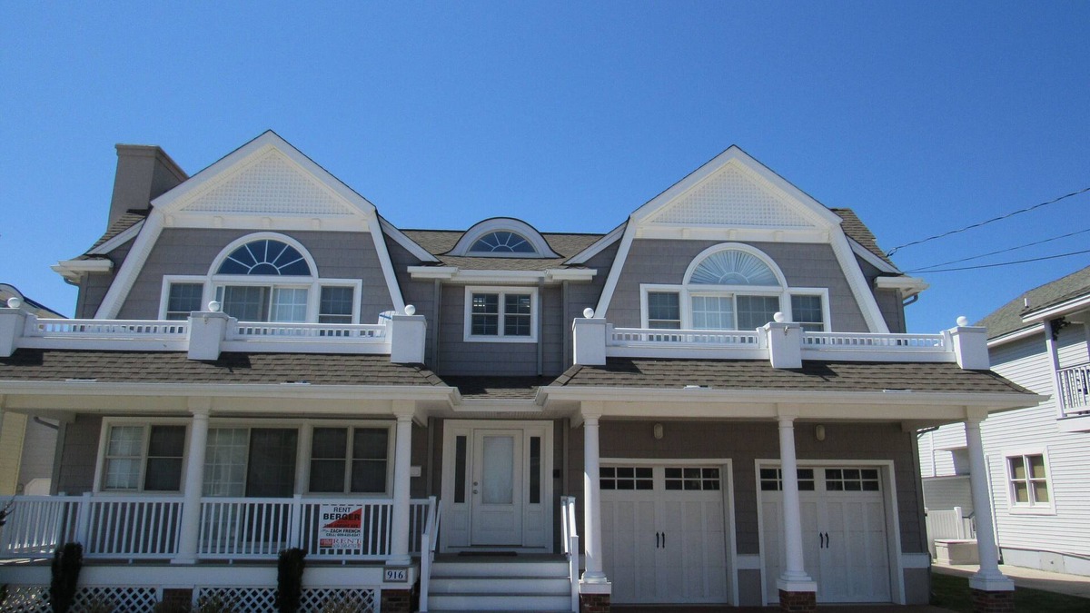 North End House | This 5 bedroom, 3 1/2 bath luxury house sleeps 10 and is located in a beach block