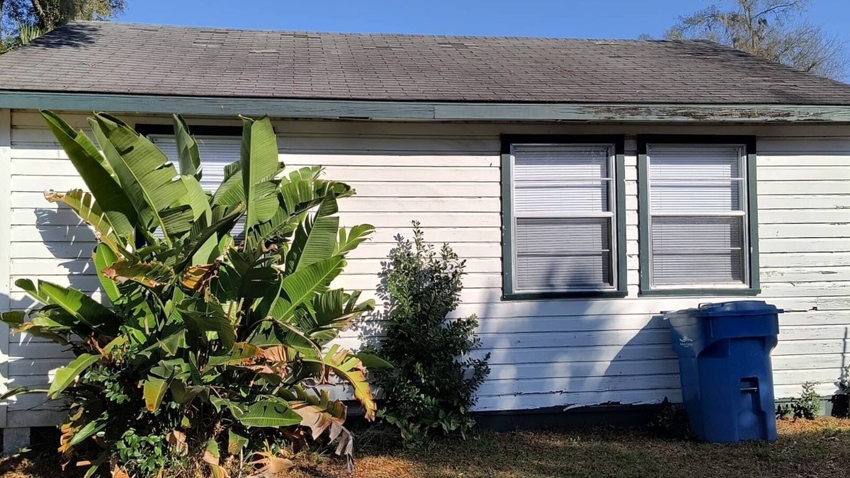 DeLand House | This a very nice area and its 30 from Daytona Beach, Orlando. Close to downtown