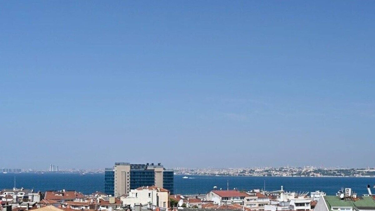 Moda Apartment | This apartment is a 2 bedroom(s), 1.5 bathrooms, located in Kadıköy, İstanbul.