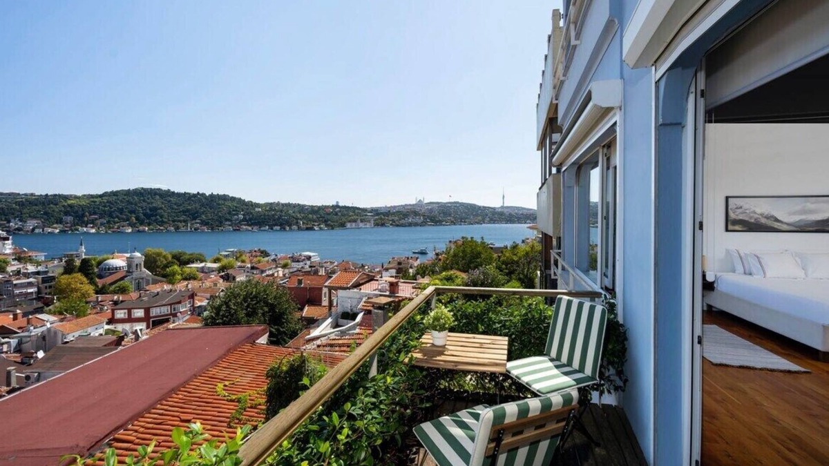Arnavutkoy Apartment | This apartment is a 2 bedroom(s), 1 bathrooms, located in Beşiktaş, İstanbul.