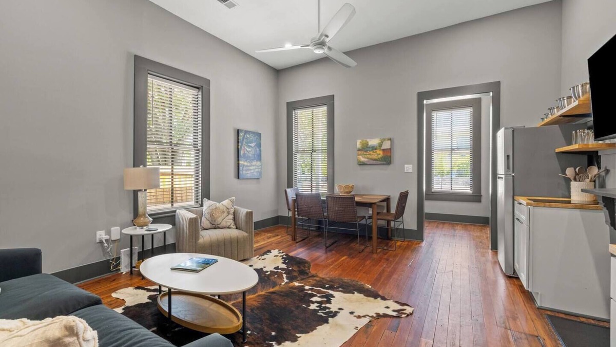 Frankfort Apartment | This apartment is a 2 bedroom(s), 1 bathrooms, located in Frankfort, KY.