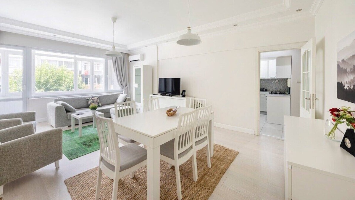 Ortakoy Apartment | This apartment is a 3 bedroom(s), 1.5 bathrooms, located in Beşiktaş, İstanbul.