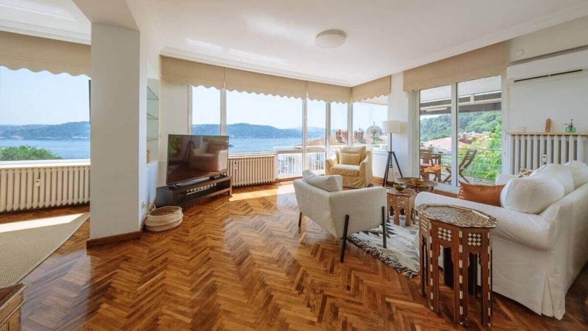 Bebek Apartment | This apartment is a 3 bedroom(s), 1.5 bathrooms, located in Beşiktaş, İstanbul.