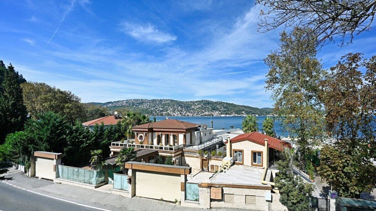 Sariyer Apartment | This apartment is a 4 bedroom(s), 2 bathrooms, located in Sarıyer, İstanbul.