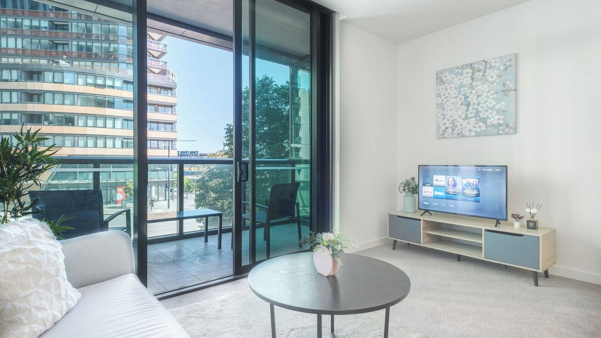 Docklands Apartment | This apartment is a 1 bedroom(s), 1 bathrooms, located in Docklands, VIC.