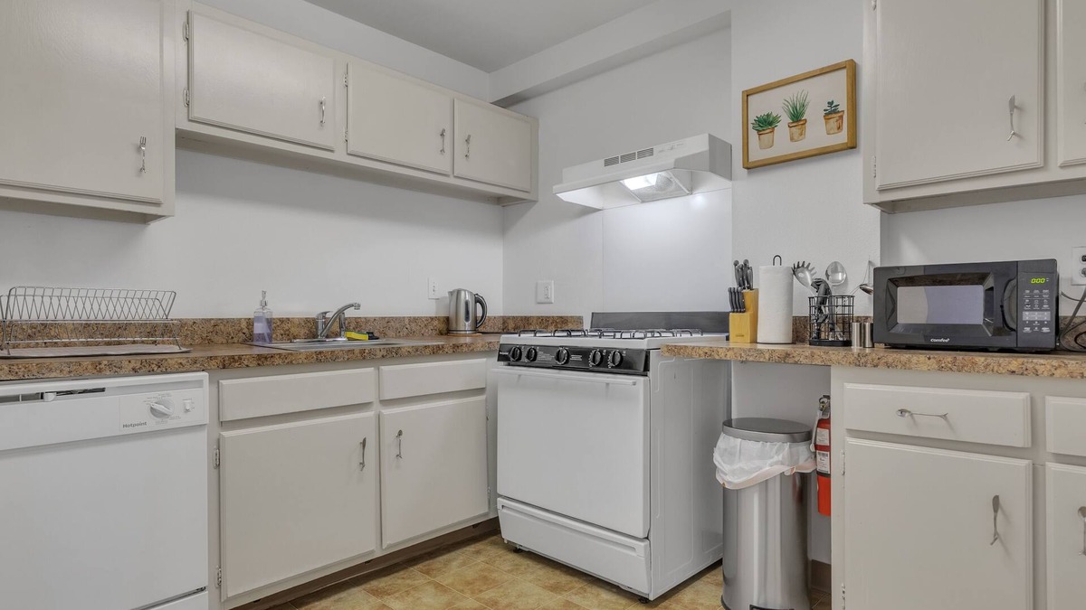 Downtown Harrisburg Apartment | This apartment is a 2 bedroom(s), 1 bathrooms, located in Harrisburg, PA.