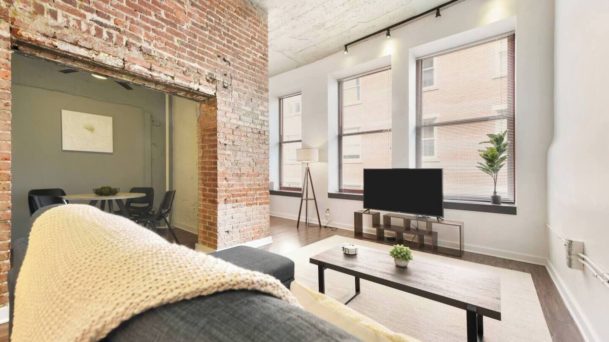 Cultural District Apartment | This apartment is a 1 bedroom(s), 1 bathrooms, located in Pittsburgh, PA.