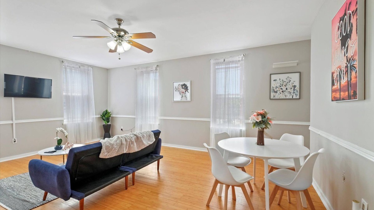 Graduate Hospital Apartment | This apartment is a 1 bedroom(s), 1 bathrooms, located in Philadelphia, PA.
