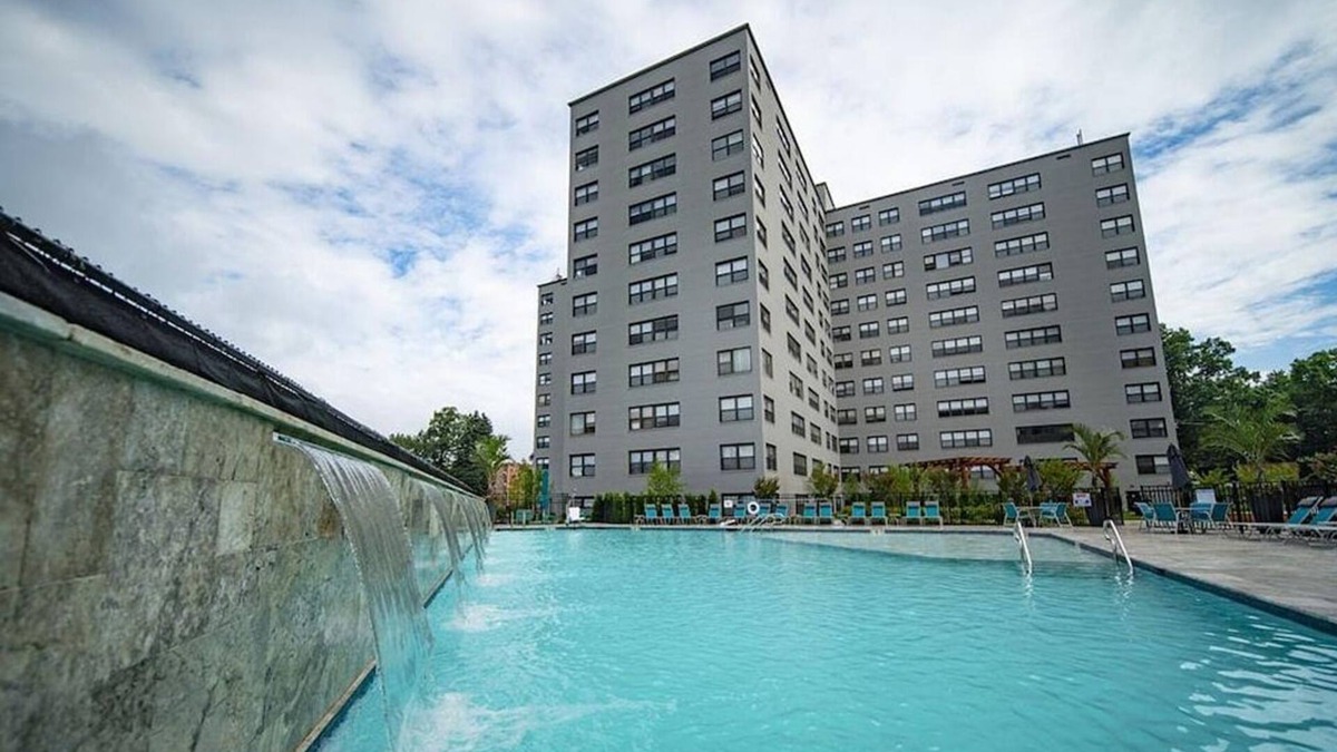 East Falls Apartment | This apartment is a 2 bedroom(s), 1 bathrooms, located in Philadelphia, PA.