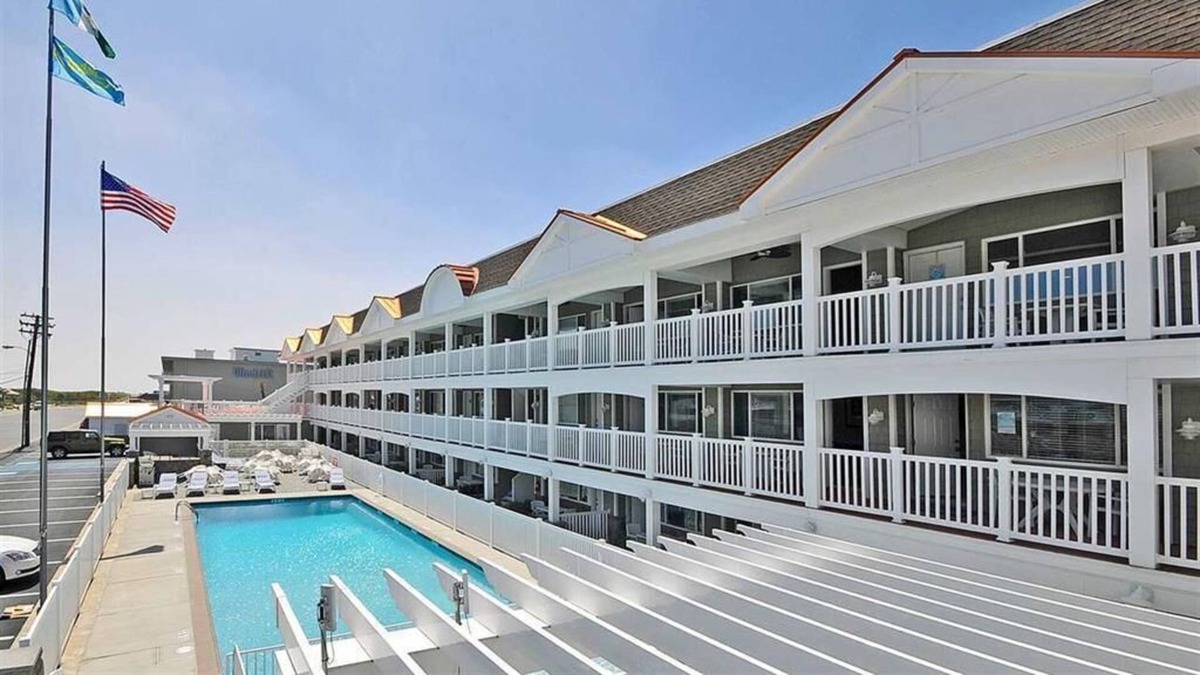 Avalon Condo | This BEACH BLOCK adorable condo at the Ocean View is one of Avalon's perfect places to get-a-way to the shore.