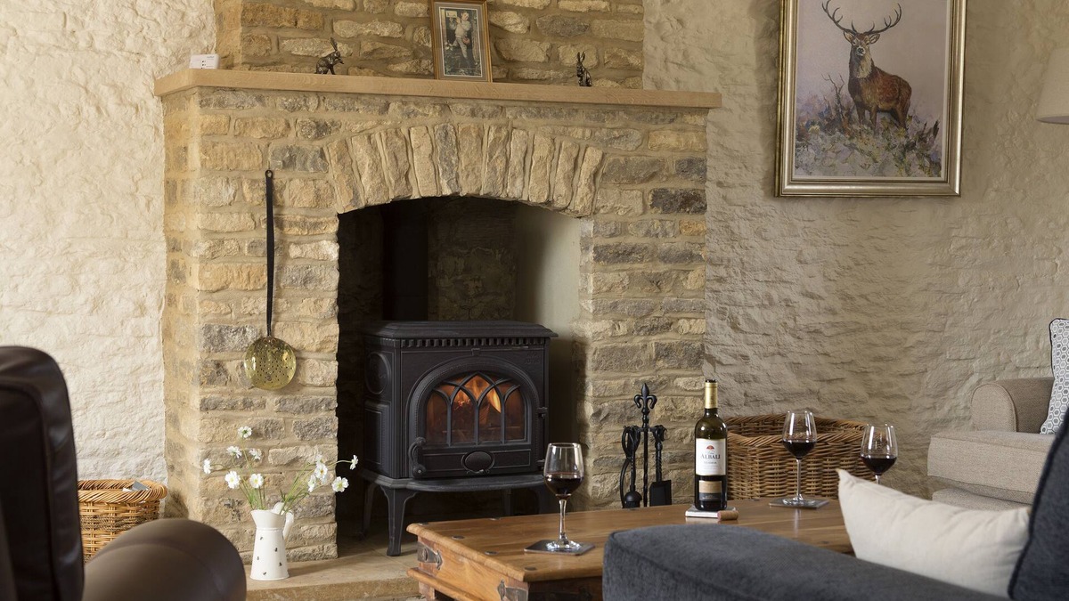 Chipping Norton Cottage | This beautiful cottage enjoys a fabulous rural location on a mixed working farm.