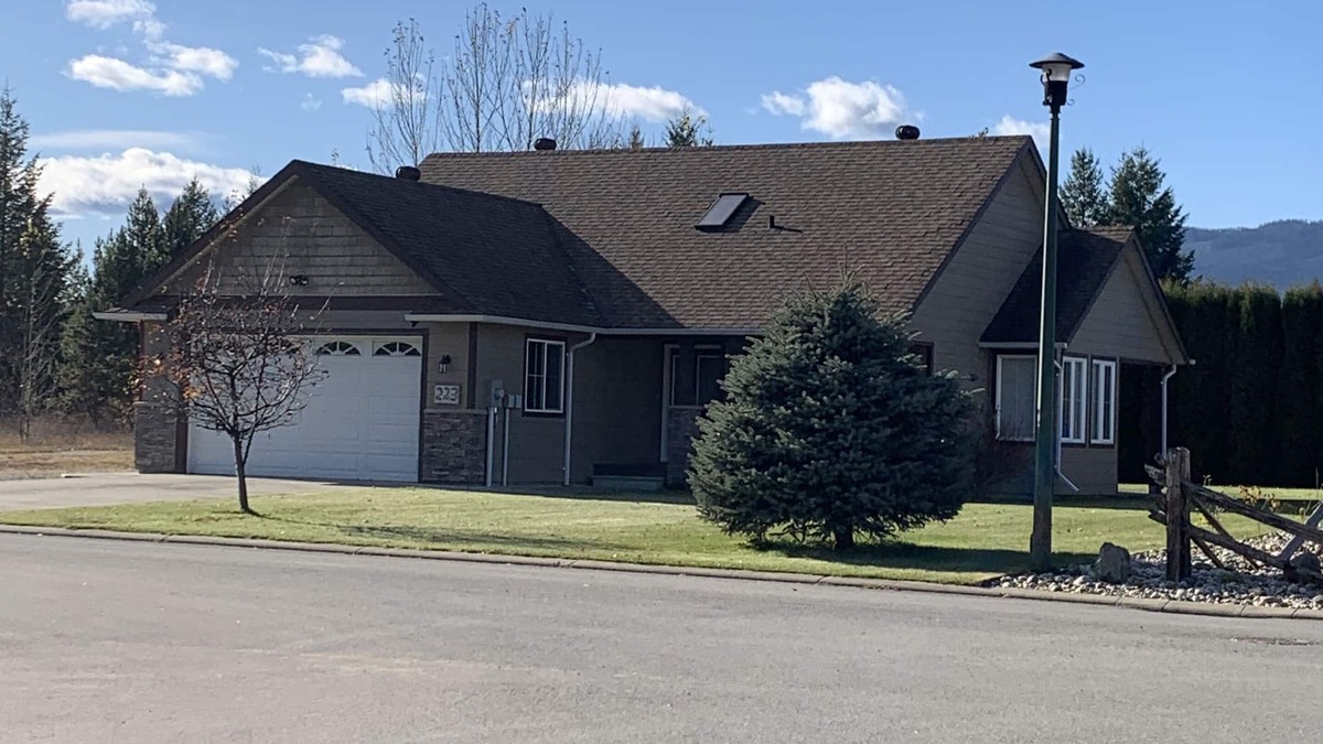 Clearwater House | This beautiful rancher style home located near the majestic Well Grey Park.
