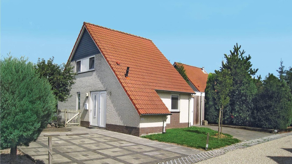 Stevensweert House | This beautiful vacation villa for eight people is located in the vacation park Porta Isola in beauti