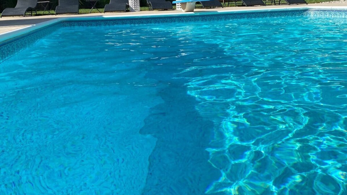 Muskegon Bed & Breakfast | This bnb is a 2 bedroom(s), 2 bathrooms, located in Muskegon, MI.