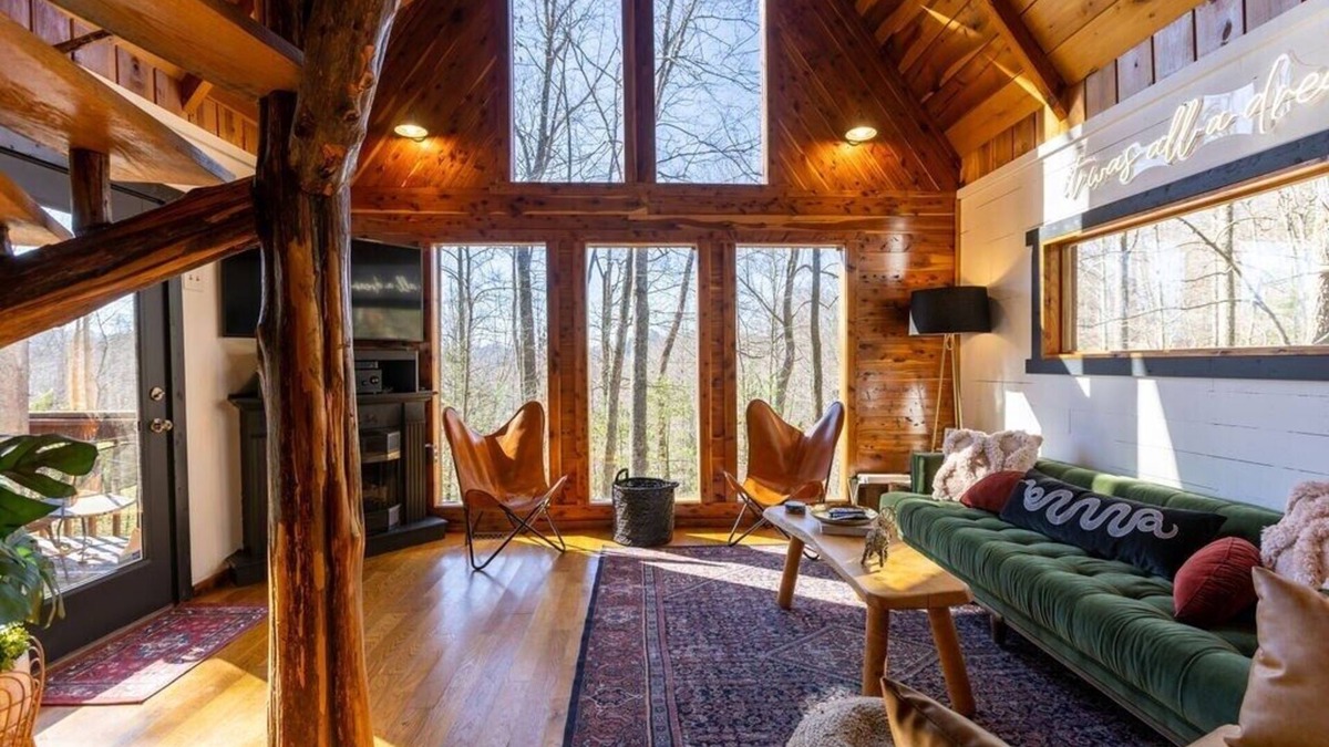 Stanton Cabin | This cabin is a 2 bedroom(s), 2 bathrooms, located in Stanton, KY.