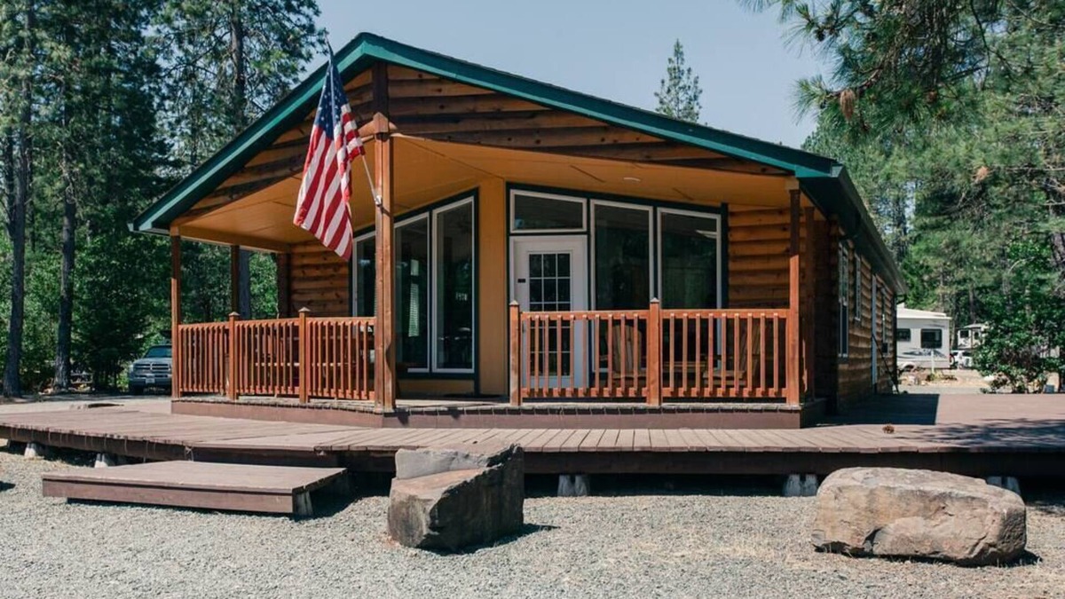 Cave Junction Cabin | This cabin is a 3 bedroom(s), 2 bathrooms, located in O'Brien, OR.