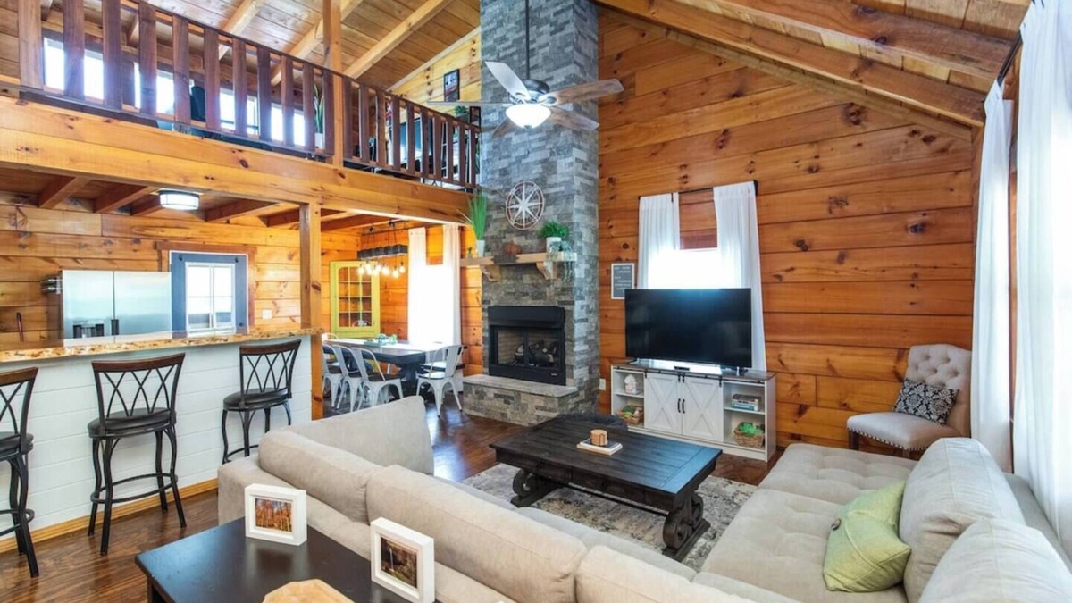 Stanton Cabin | This cabin is a 4 bedroom(s), 2 bathrooms, located in Stanton, KY.