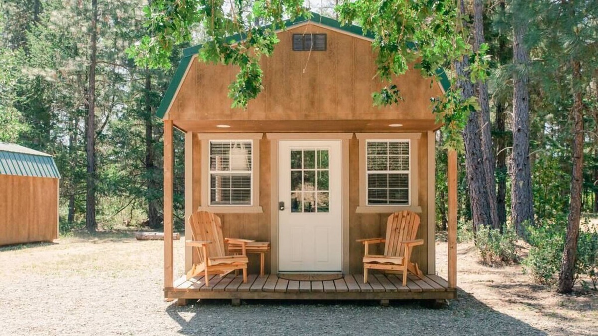 Cave Junction Cabin | This cabin is located in a campground/RV Park