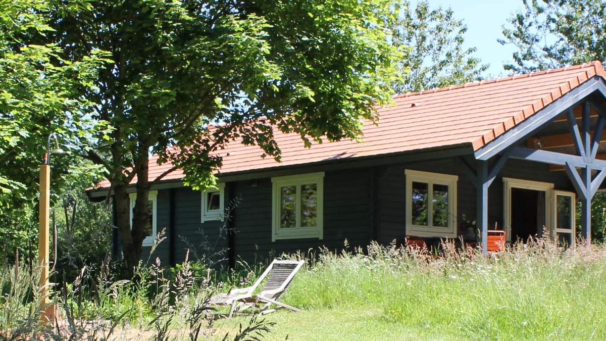 Jumilhac-le-Grand Ski Chalet | This chalet with swimming pool is located in the north of the Dordogne in a quie