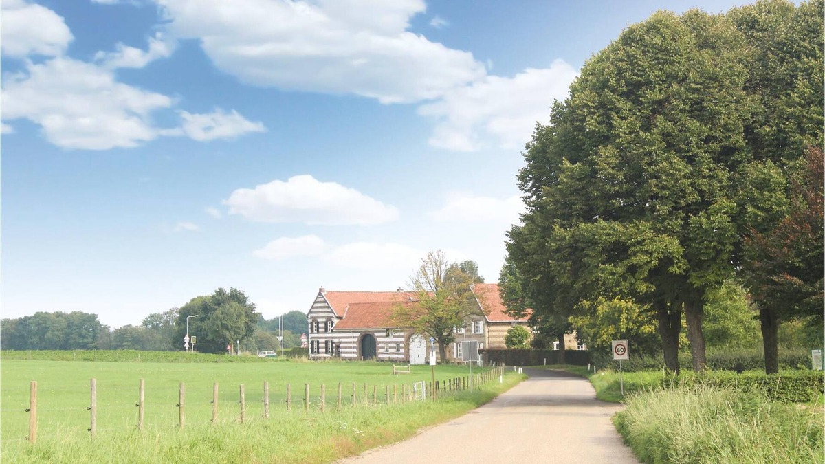 Nuth House | This characteristic square square farmhouse is beautifully situated in the South Limburg hills.