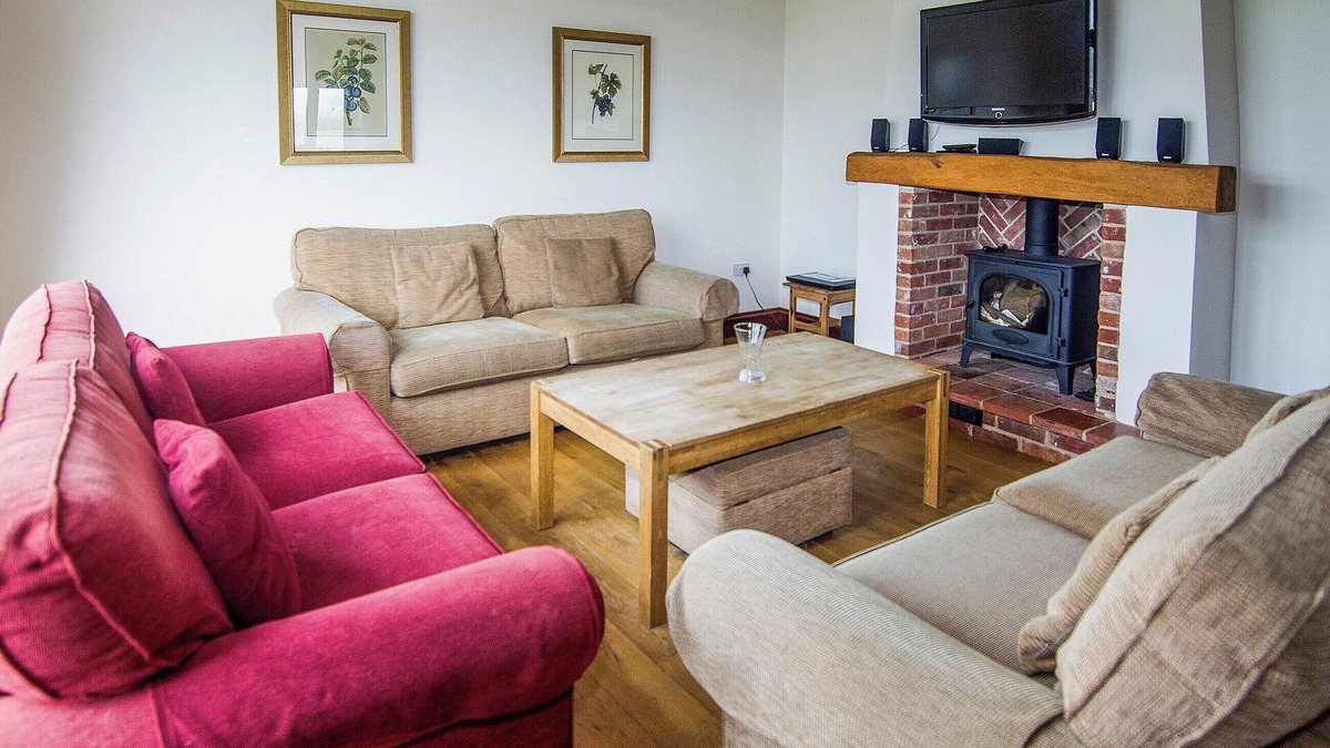 Sculthorpe Cottage | This charming barn conversion is ideal for a large family holiday.