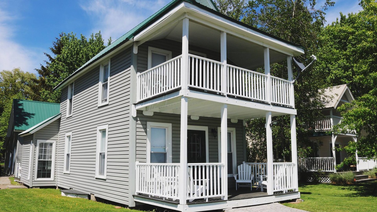 Jamestown House | This charming lake cottage located in a peaceful, safe community right on the lake!