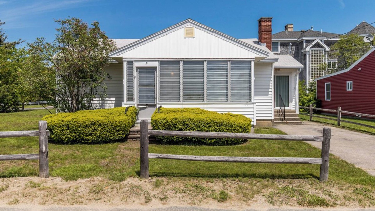 Southern Coast Cottage | This charming cottage boast an enclosed porch for the beautiful Ocean Views!