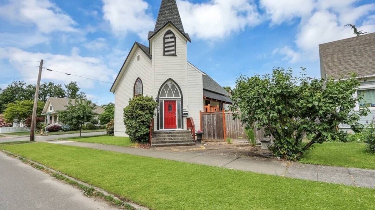 Enumclaw House | This church, converted to a full-time residence, was built in the 1800's but has been updated to modern standards.