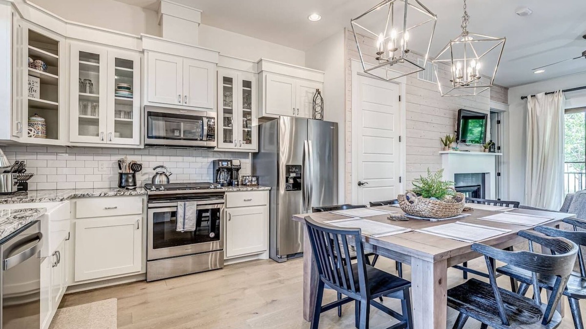 Eufaula Condo | This condominium is a 3 bedroom(s), 2 bathrooms, located in Carlton Landing, OK.