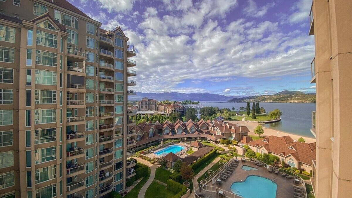Central Okanagan Condo | This condominium is a 1 bedroom + den/1 bathroom, located in Kelowna, BC
