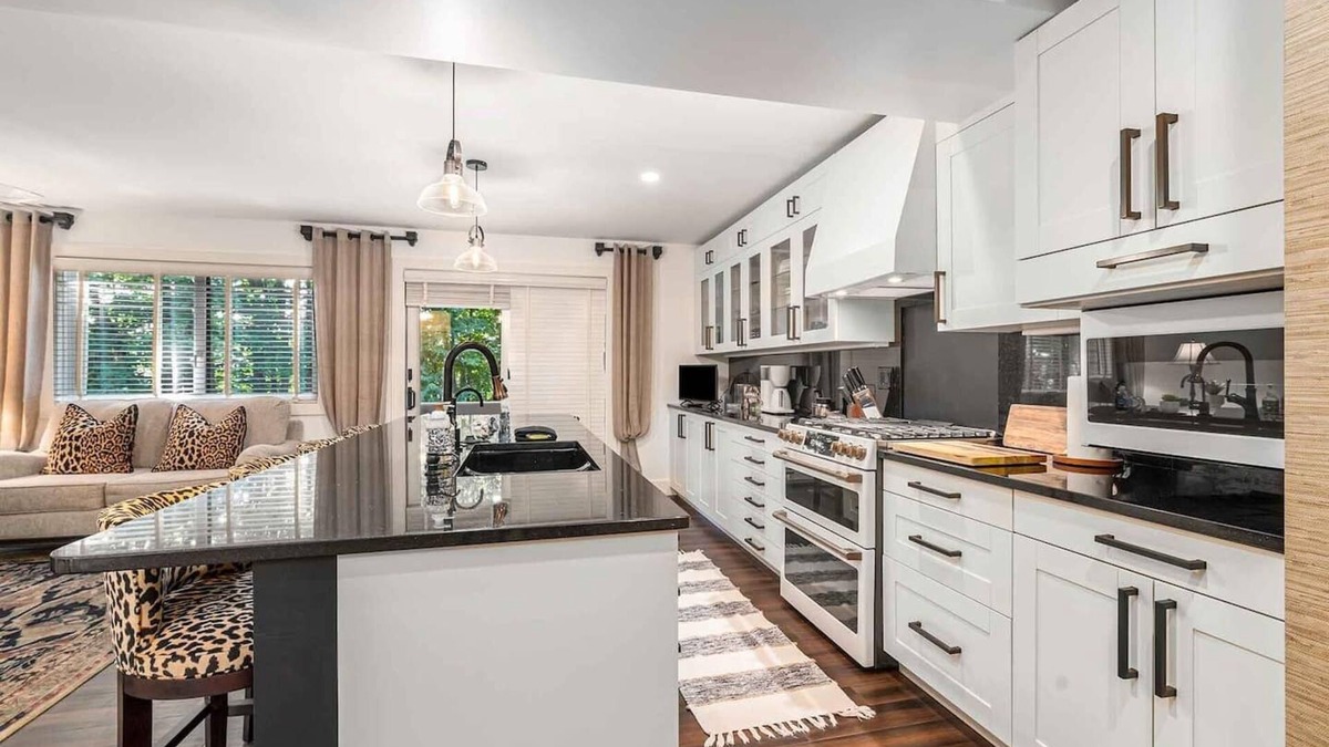 Harbor Springs Condo | This condominium is a 3 bedroom(s), 2.5 bathrooms, located in Harbor Springs, MI.