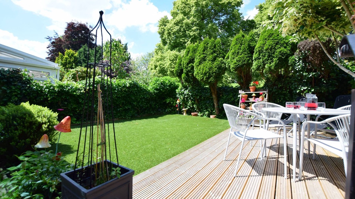 Blockley Cottage | This contemporary cottage enjoys a peaceful location in an elevated position.