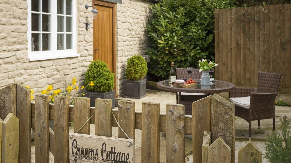 Kingham Cottage | This cottage combines rural charm with a luxurious finish and peaceful location.