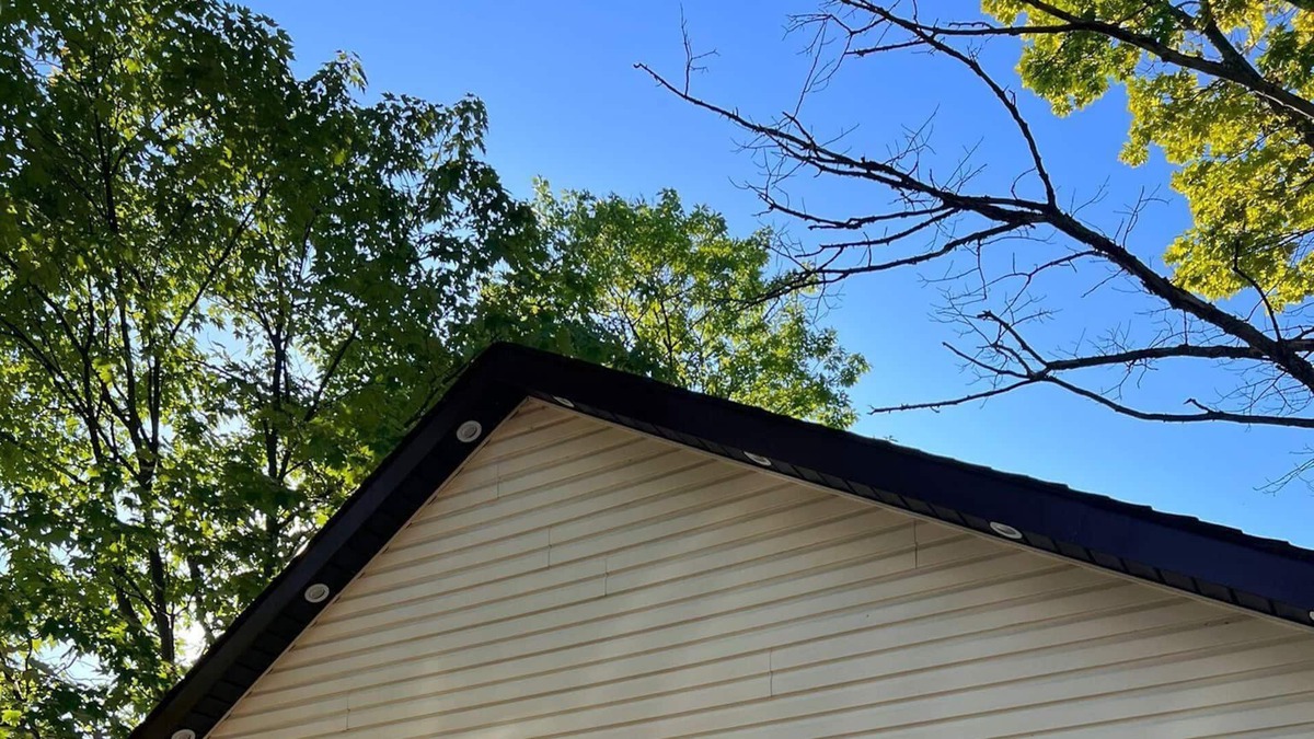 Wasaga Beach Cabin | This cottage is a 2 bedroom(s), 1 bathrooms, located in Wasaga Beach, ON.