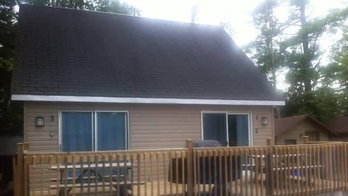 Wasaga Beach Cabin | This cottage is a 1 bedroom(s), 1 bathrooms, located in Wasaga Beach, ON.