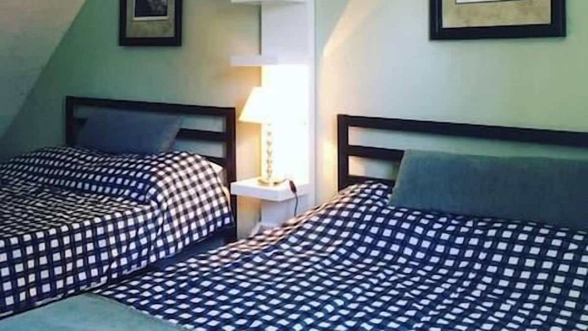 Wasaga Beach Cabin | This cottage is a 1 bedroom(s), 1 bathrooms, located in Wasaga Beach, ON.