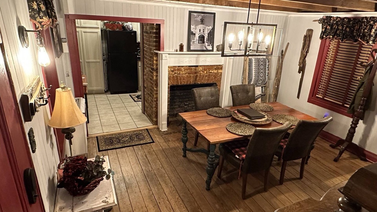 Charles Town House | This cozy home takes you back in history to 1750 while enjoying modern luxuries.