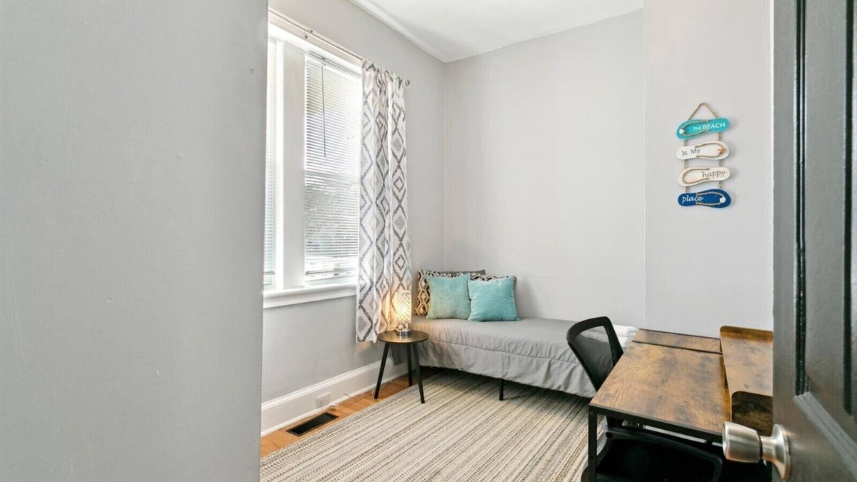 Newport News Apartment | This duplex is a 3 bedroom(s), 1 bathrooms, located in Newport News, VA.