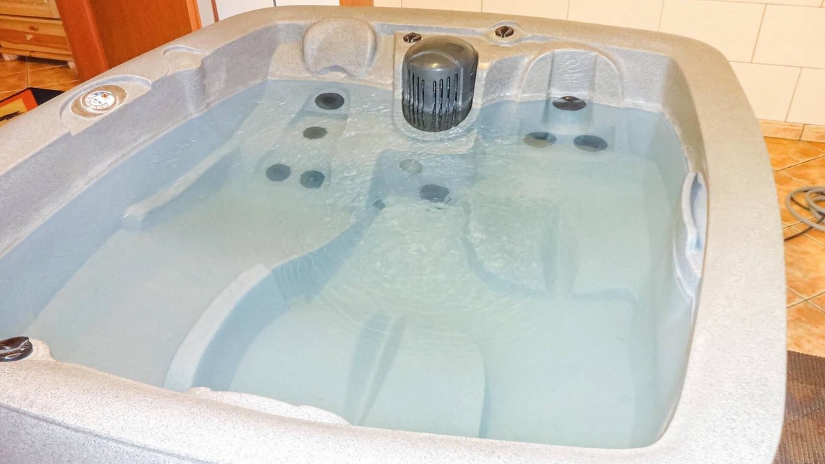 Zlocieniec House | This exclusive vacation home was renovated in 2006 and offers plenty of comfort for relaxing days.