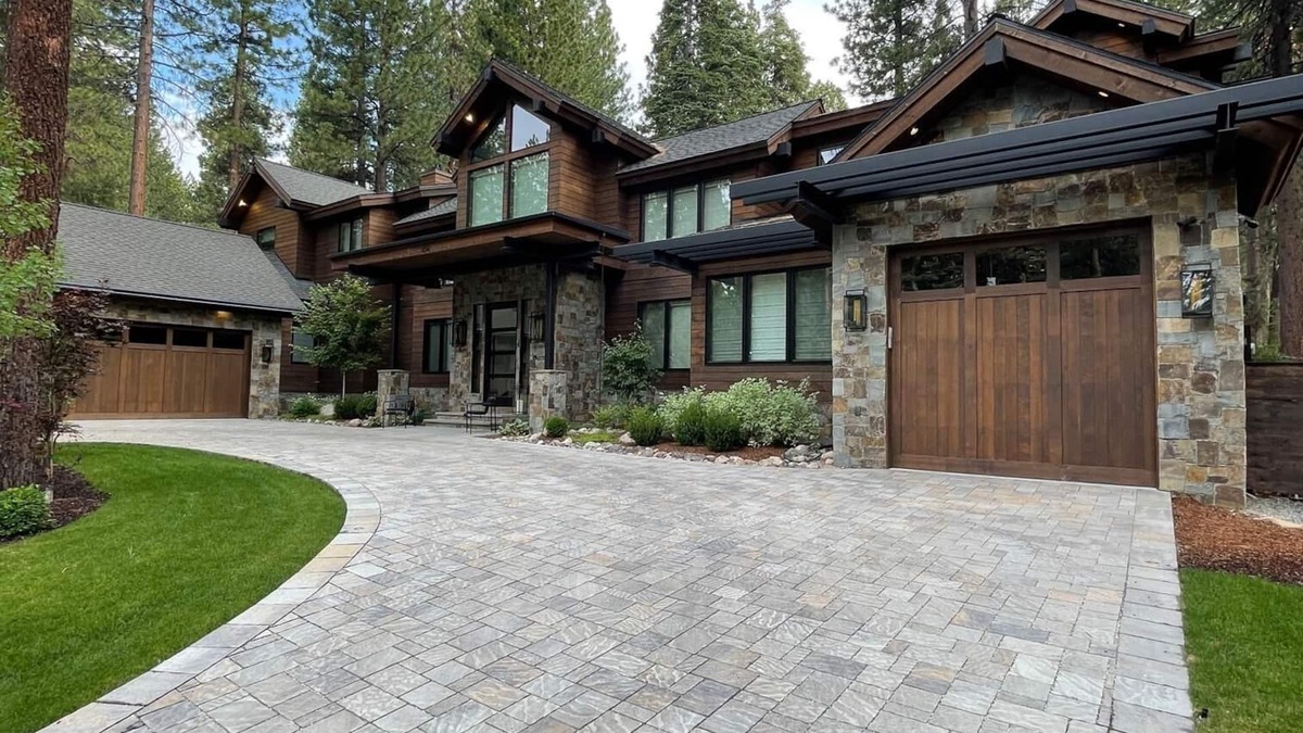 Incline Village House | This exquisitely designed, modern mountain home